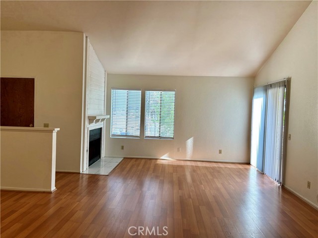 16521 Grunion Lane, Huntington Beach CA: https://media.crmls.org/medias/dcdad26d-44e0-4d46-a386-3a7f0b358ab0.jpg