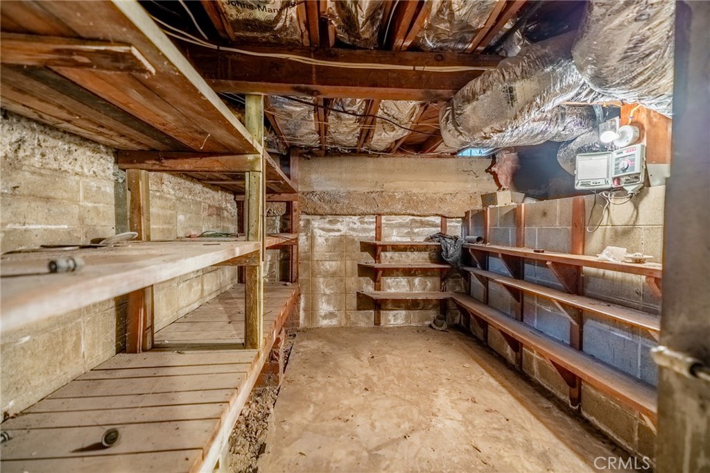 https://media.crmls.org/medias/dcdae054-f66b-4b4e-b555-8edf52d226d1.jpg?preset=X-Large