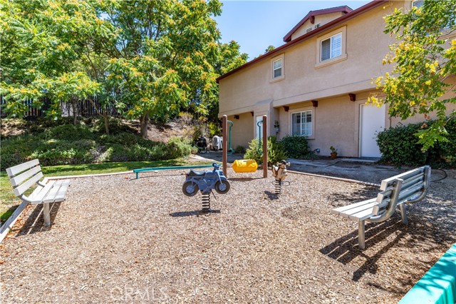 Detail Gallery Image 7 of 31 For 821 Marlbank Pl, Paso Robles,  CA 93446 - 3 Beds | 2/1 Baths