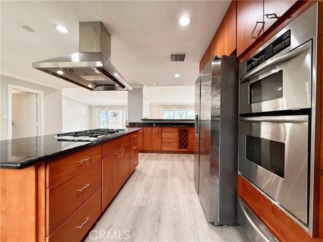 Detail Gallery Image 19 of 73 For 24204 Calvert, Woodland Hills,  CA 91367 - 6 Beds | 3 Baths