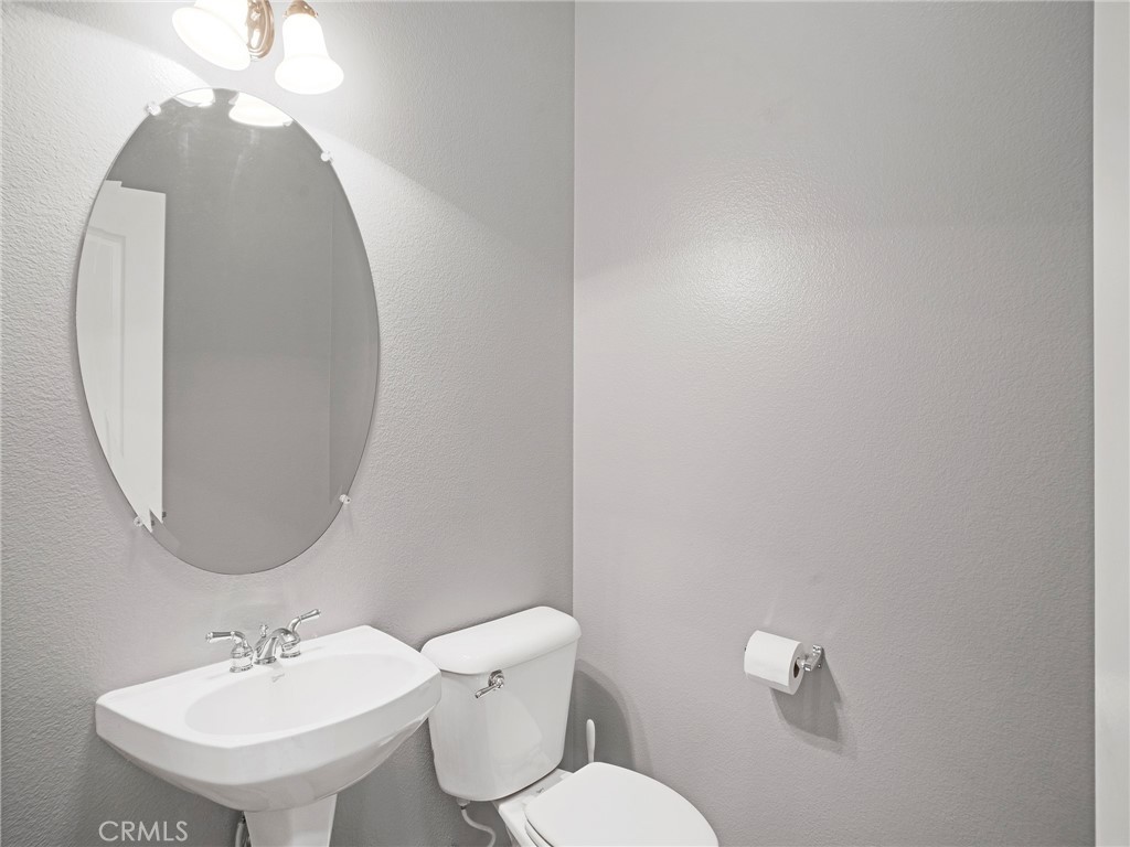 https://media.crmls.org/medias/dcdb5d33-5038-48d0-97c1-405634110199.jpg?preset=X-Large