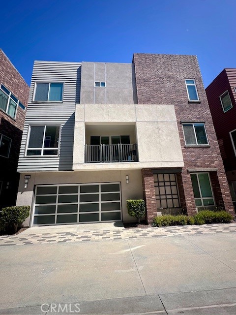 812 Brickyard
