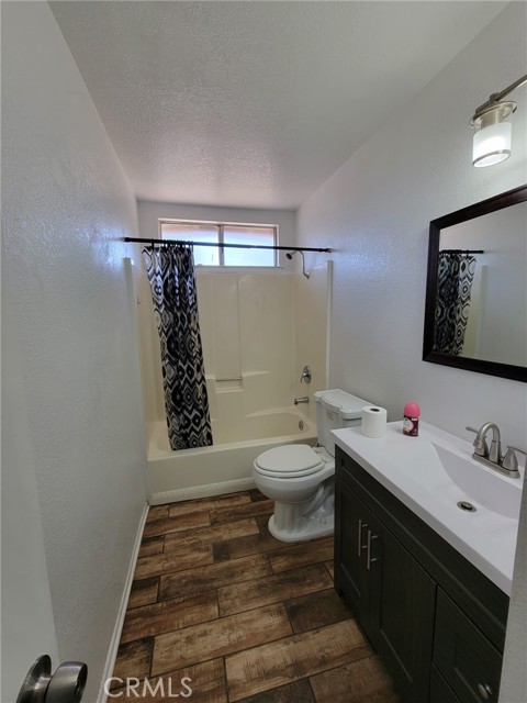 11015 Oakwood Avenue, Hesperia CA: https://media.crmls.org/medias/dcdba0a2-f335-4915-9524-c0e7ed09f633.jpg
