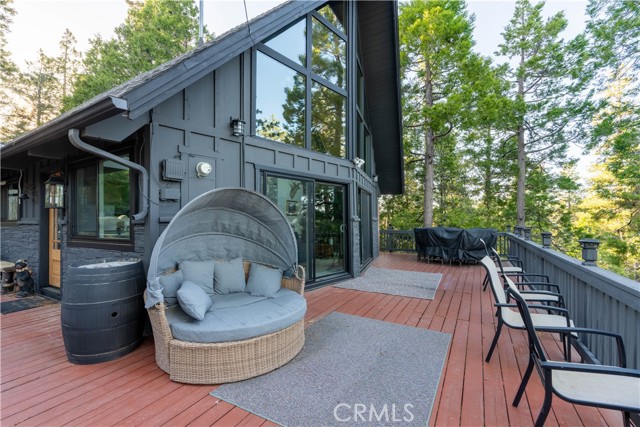 553 Pioneer Road, Lake Arrowhead CA: https://media.crmls.org/medias/dcdba922-d471-4fed-94bc-f5e4ca28680f.jpg