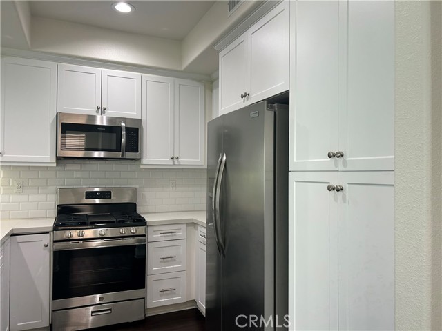 Detail Gallery Image 5 of 32 For 12259 Lima Way, Sylmar,  CA 91342 - 4 Beds | 3 Baths
