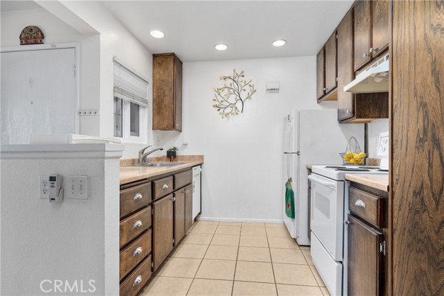 3639 Country Oaks Loop, Ontario CA: https://media.crmls.org/medias/dcdc1c7c-742e-4fe6-b8d5-f7ac0195f4e1.jpg