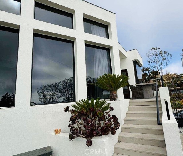 Detail Gallery Image 16 of 21 For 2828 Bernard Ct, Laguna Beach,  CA 92651 - 5 Beds | 3/1 Baths