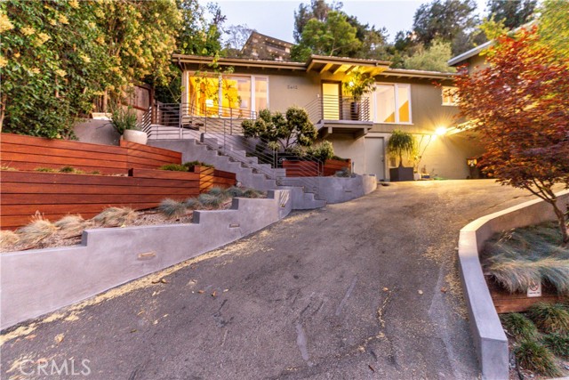 Detail Gallery Image 1 of 54 For 2412 Canyon Oak Dr, Los Angeles,  CA 90068 - 3 Beds | 2 Baths