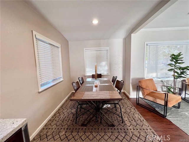 Detail Gallery Image 4 of 30 For 6944 Aura Ave, Reseda,  CA 91335 - 3 Beds | 2 Baths