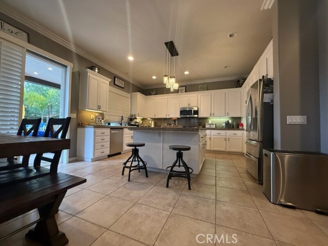 Detail Gallery Image 6 of 8 For 21109 Cross Creek, Saugus,  CA 91350 - 4 Beds | 3/1 Baths