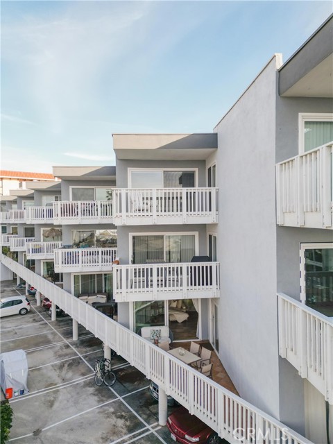 620 The Village, Redondo Beach, California 90277, 1 Bedroom Bedrooms, ,1 BathroomBathrooms,Residential,Sold,The Village,SB23008718