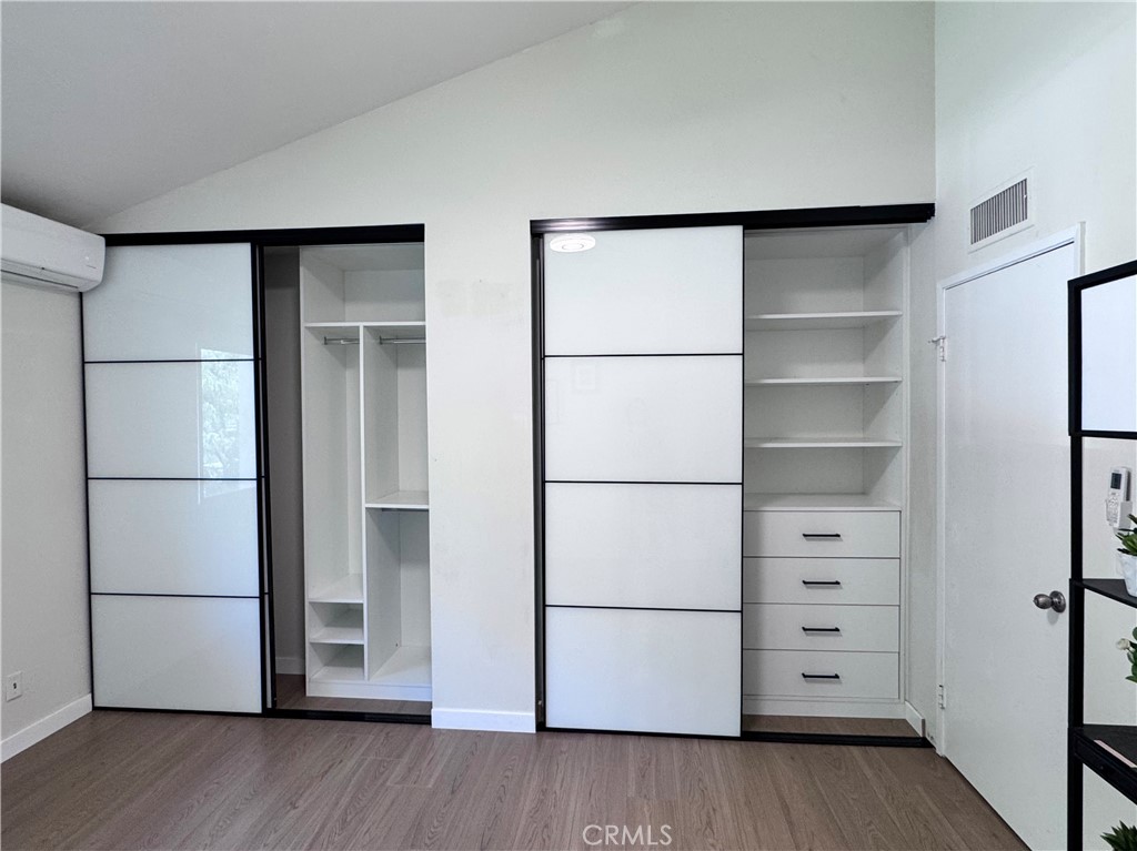 https://media.crmls.org/medias/dcdff6d3-49ea-4855-b918-28fab51f626e.jpg?preset=X-Large