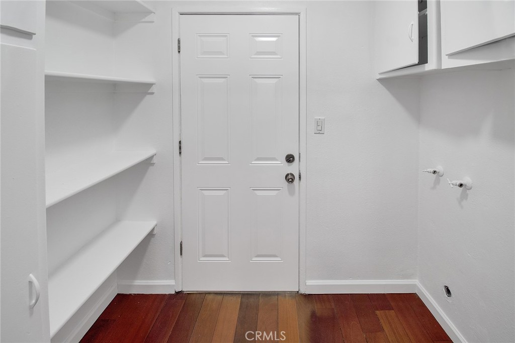 https://media.crmls.org/medias/dcdff8de-b828-40f7-971c-b3485e6af6a6.jpg?preset=X-Large
