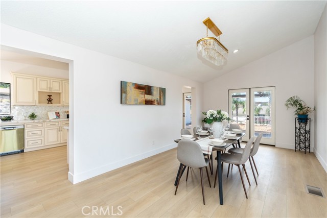 16066 Rancho Verde Circle, Riverside CA: https://media.crmls.org/medias/dce18d93-0442-494e-a554-406eb80ff6e3.jpg