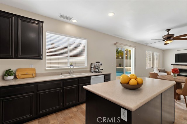 Detail Gallery Image 18 of 48 For 26054 Pine St, Murrieta,  CA 92563 - 5 Beds | 4/1 Baths