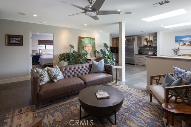 Detail Gallery Image 3 of 15 For 309 Marguerite Ave #C,  Corona Del Mar,  CA 92625 - 3 Beds | 2 Baths