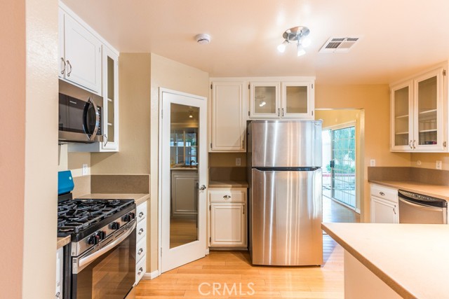 Detail Gallery Image 18 of 66 For 23132 Posada, Valencia,  CA 91354 - 5 Beds | 3 Baths