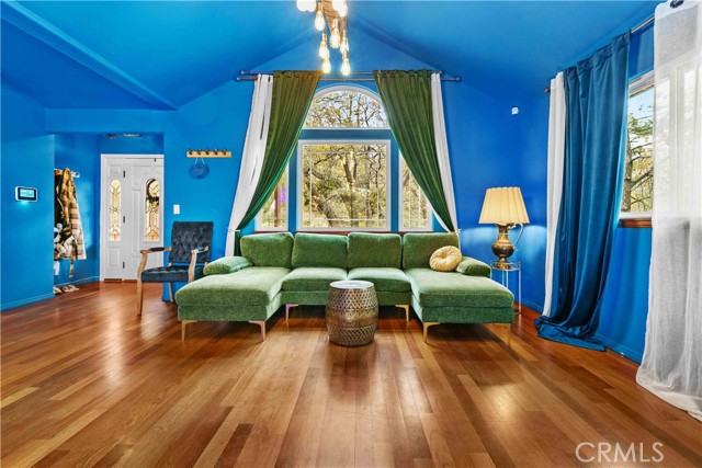 Detail Gallery Image 17 of 52 For 1253 Golden Rule, Lake Arrowhead,  CA 92352 - 4 Beds | 2/1 Baths