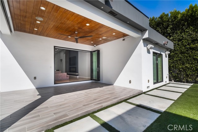 Detail Gallery Image 5 of 47 For 6230 Beeman Ave, North Hollywood,  CA 91606 - 6 Beds | 4/2 Baths