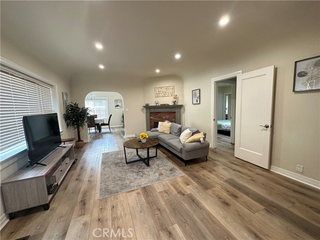 Detail Gallery Image 3 of 22 For 2166 Casa Grande St, Pasadena,  CA 91104 - 3 Beds | 2 Baths