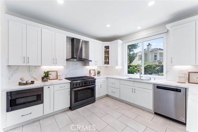 Detail Gallery Image 3 of 32 For 2 Washington, Irvine,  CA 92606 - 4 Beds | 2/1 Baths