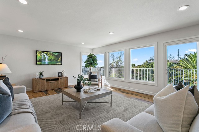 1101 Kenwood Place, Fullerton CA: https://media.crmls.org/medias/dce5b941-2686-4dda-b4f8-c52072ca8724.jpg