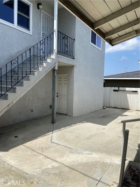 Patio between rear unit and 3 car garage,