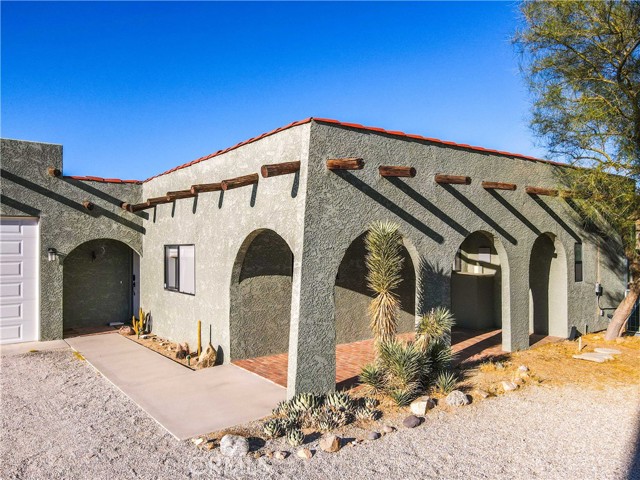 Detail Gallery Image 4 of 56 For 8672 via Rocosa Rd, Joshua Tree,  CA 92252 - 2 Beds | 3 Baths