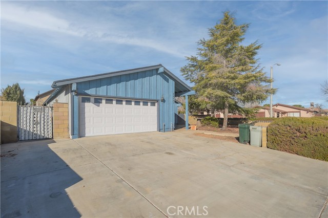 Detail Gallery Image 1 of 27 For 44551 12th St, Lancaster,  CA 93535 - 4 Beds | 2 Baths