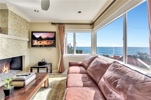 150 Cress Street, Laguna Beach CA: https://media.crmls.org/medias/dce8f816-5e69-4992-b93b-b13707859545.jpg