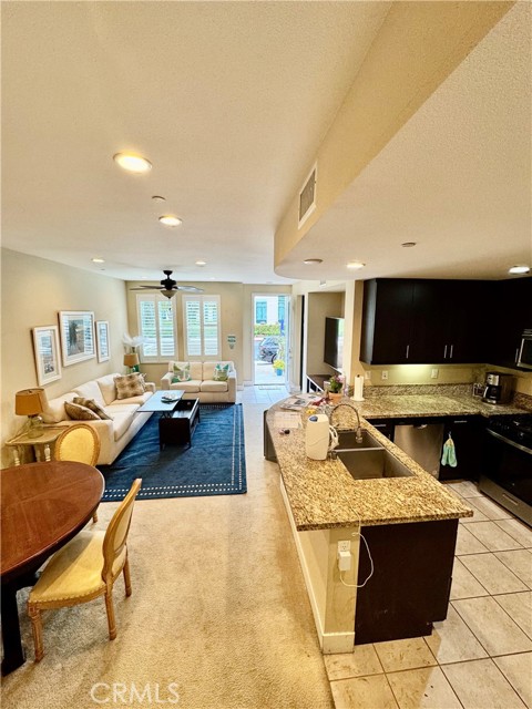 3 Vantis Drive, Aliso Viejo CA: https://media.crmls.org/medias/dce9055b-e6d0-492a-a257-fccbb5c83617.jpg