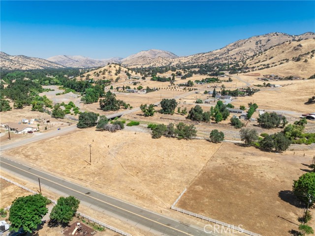 5770 Elwood, Sanger CA: https://media.crmls.org/medias/dce96fb2-06d7-40aa-a562-eb6777b0b7ae.jpg