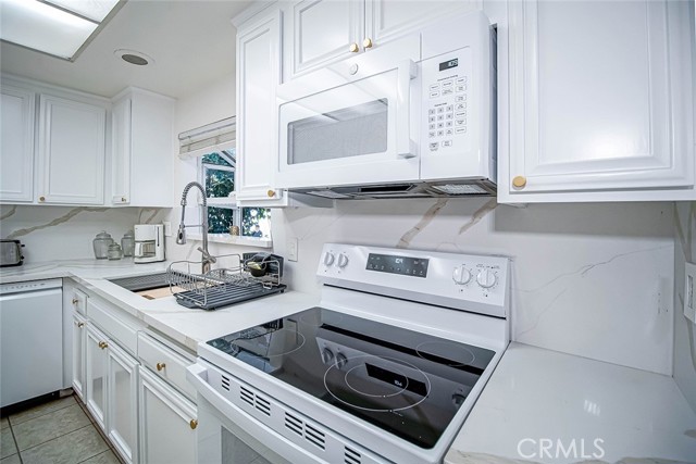 Detail Gallery Image 28 of 59 For 4950 Louise Ave #105,  Encino,  CA 91316 - 2 Beds | 2 Baths
