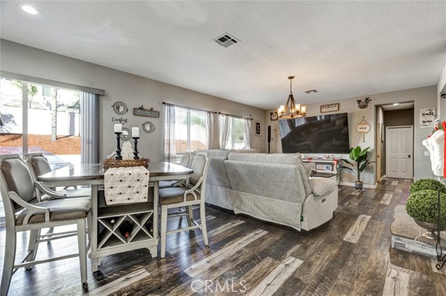 Detail Gallery Image 12 of 45 For 26978 Homeroom Ct, Moreno Valley,  CA 92555 - 4 Beds | 3 Baths