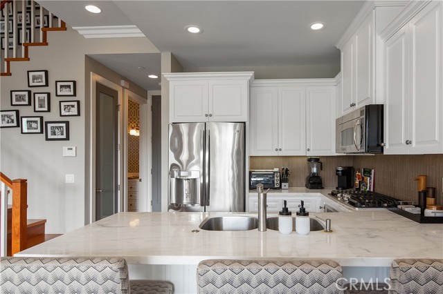 720 Poinsettia Ave, Corona del Mar CA: https://media.crmls.org/medias/dceb39e3-b3e8-47d7-a665-bc2b43fd06a1.jpg