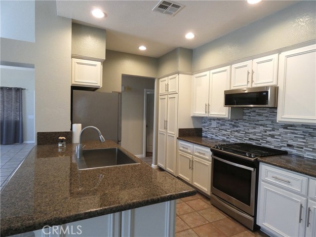Detail Gallery Image 10 of 38 For 15202 Copper Canyon Cir, Victorville,  CA 92394 - 4 Beds | 2 Baths