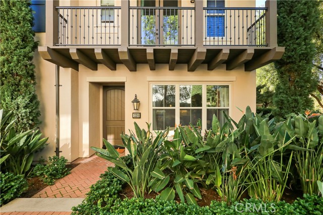 220 Kempton, Irvine CA: https://media.crmls.org/medias/dcec00e8-be36-417a-9860-d64ff7c7de6d.jpg