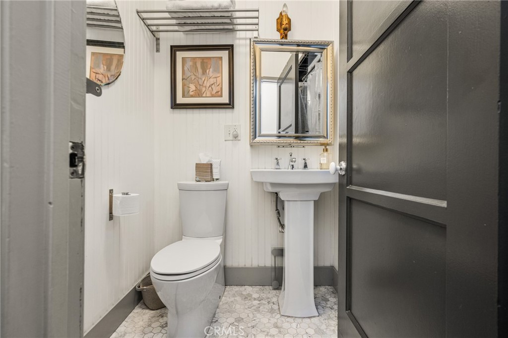 https://media.crmls.org/medias/dcecd289-79e2-4583-95d7-de27e50afd38.jpg?preset=X-Large