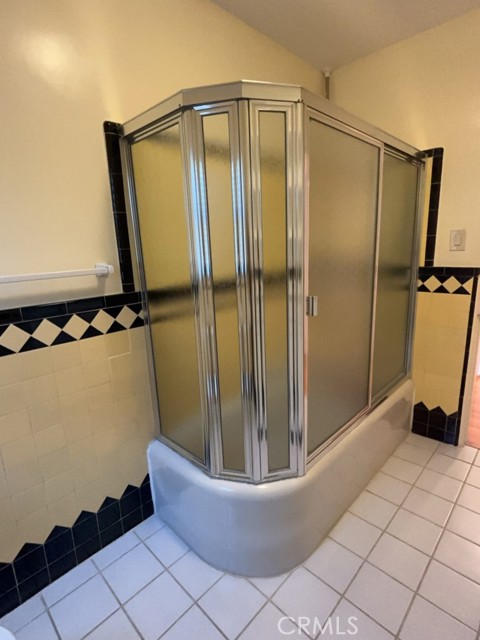 Detail Gallery Image 12 of 14 For 10856 Wellworth Ave, Los Angeles,  CA 90024 - 3 Beds | 2 Baths