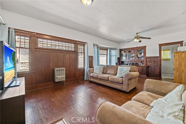 608 E Main Street, Santa Paula CA: https://media.crmls.org/medias/dcedb679-45b9-4e28-8763-4fb45cb3f706.jpg