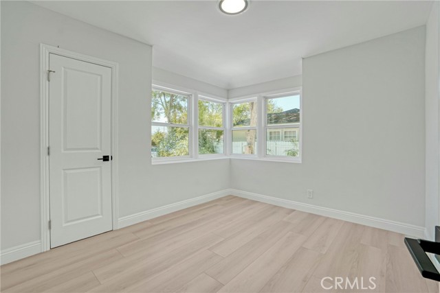 Detail Gallery Image 13 of 32 For 19120 Bessemer St, Tarzana,  CA 91335 - 4 Beds | 3 Baths