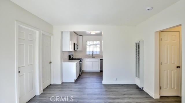 515 S Van Ness Avenue, Santa Ana CA: https://media.crmls.org/medias/dceea94b-9b0b-474f-b5de-4ecc9e50abb5.jpg
