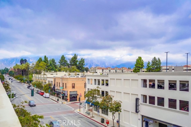 Detail Gallery Image 4 of 27 For 35 Raymond #404,  Pasadena,  CA 91103 - 2 Beds | 2/1 Baths