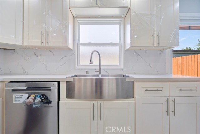 Detail Gallery Image 13 of 42 For 9652 Karmont, South Gate,  CA 90280 - 4 Beds | 2/1 Baths