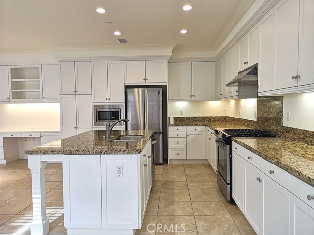 27 Larkfield, Irvine CA: https://media.crmls.org/medias/dcef5bff-8602-4297-bd1f-d913a539a227.jpg