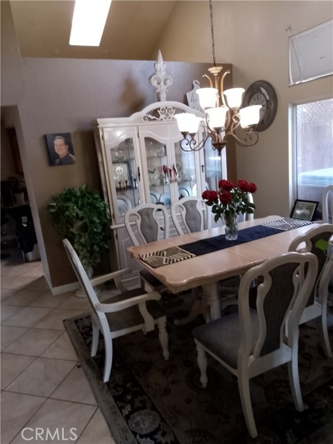 Detail Gallery Image 5 of 35 For 11439 Privet Ct, Fontana,  CA 92337 - 5 Beds | 3/1 Baths