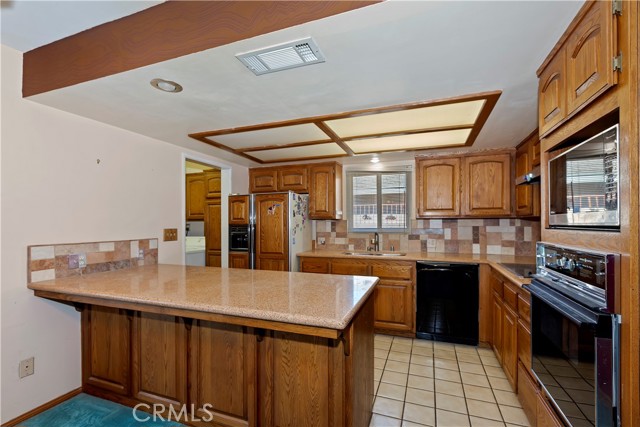 9850 Lombardy, Bloomington CA: https://media.crmls.org/medias/dcefb2f1-cae0-4c82-9ef5-8ea2d7ecb119.jpg