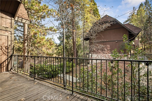 Detail Gallery Image 4 of 26 For 966 Willow Creek Rd #9,  Lake Arrowhead,  CA 92352 - 3 Beds | 2/1 Baths