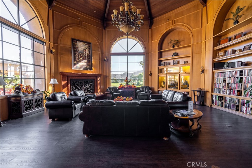 https://media.crmls.org/medias/dcf01706-f2ba-487a-99be-6fd427f03b2d.jpg?preset=X-Large