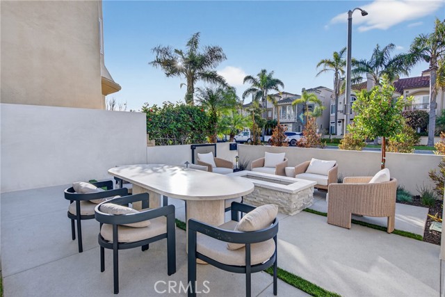 Detail Gallery Image 5 of 58 For 520 11th St, Huntington Beach,  CA 92648 - 3 Beds | 3/1 Baths